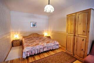 Отель Villa Johanna Guesthouse Пярну Двухместный номер с 1 кроватью или 2 отдельными кроватями-1