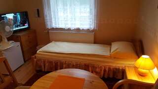 Отель Villa Johanna Guesthouse Пярну Двухместный номер с 1 кроватью или 2 отдельными кроватями-6